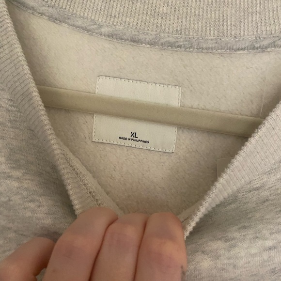 Abercrombie & Fitch Gray and Cream Crewneck Sweater - Picture 3 of 7